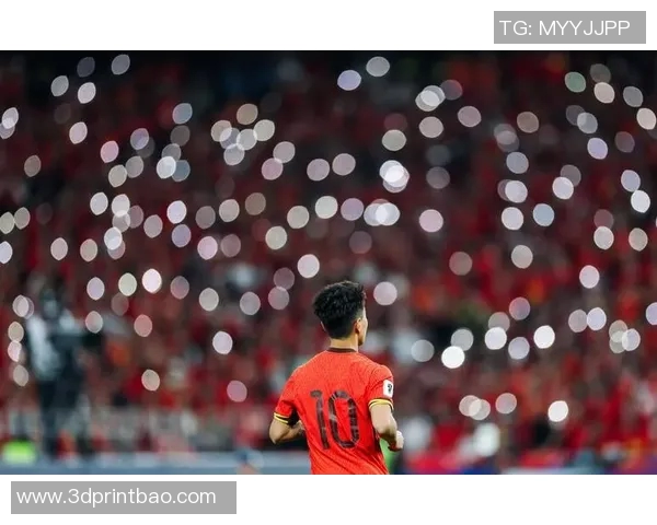 足球巨星背影瞬间集锦展现他们的风采与魅力 足球巨星背影瞬间集锦展现他们的风采与魅力