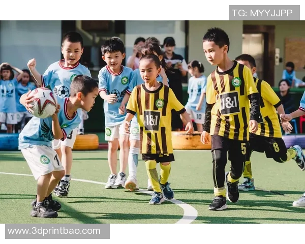 足球明星们的魅力瞬间与激情氛围感照片展现球场的热血与梦想